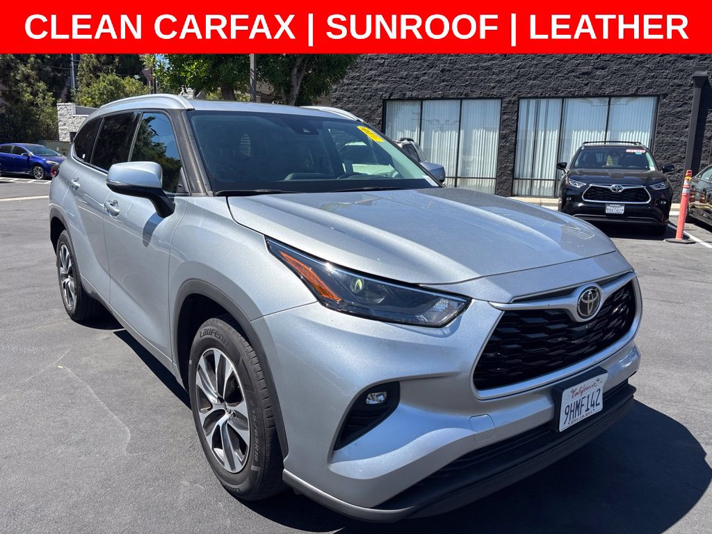 Used 2022 Toyota Highlander XLE FWD image 2