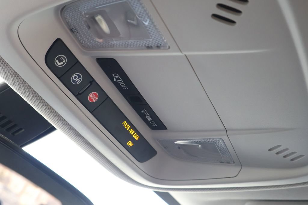 Used 2018 Chevrolet Traverse LT image 29