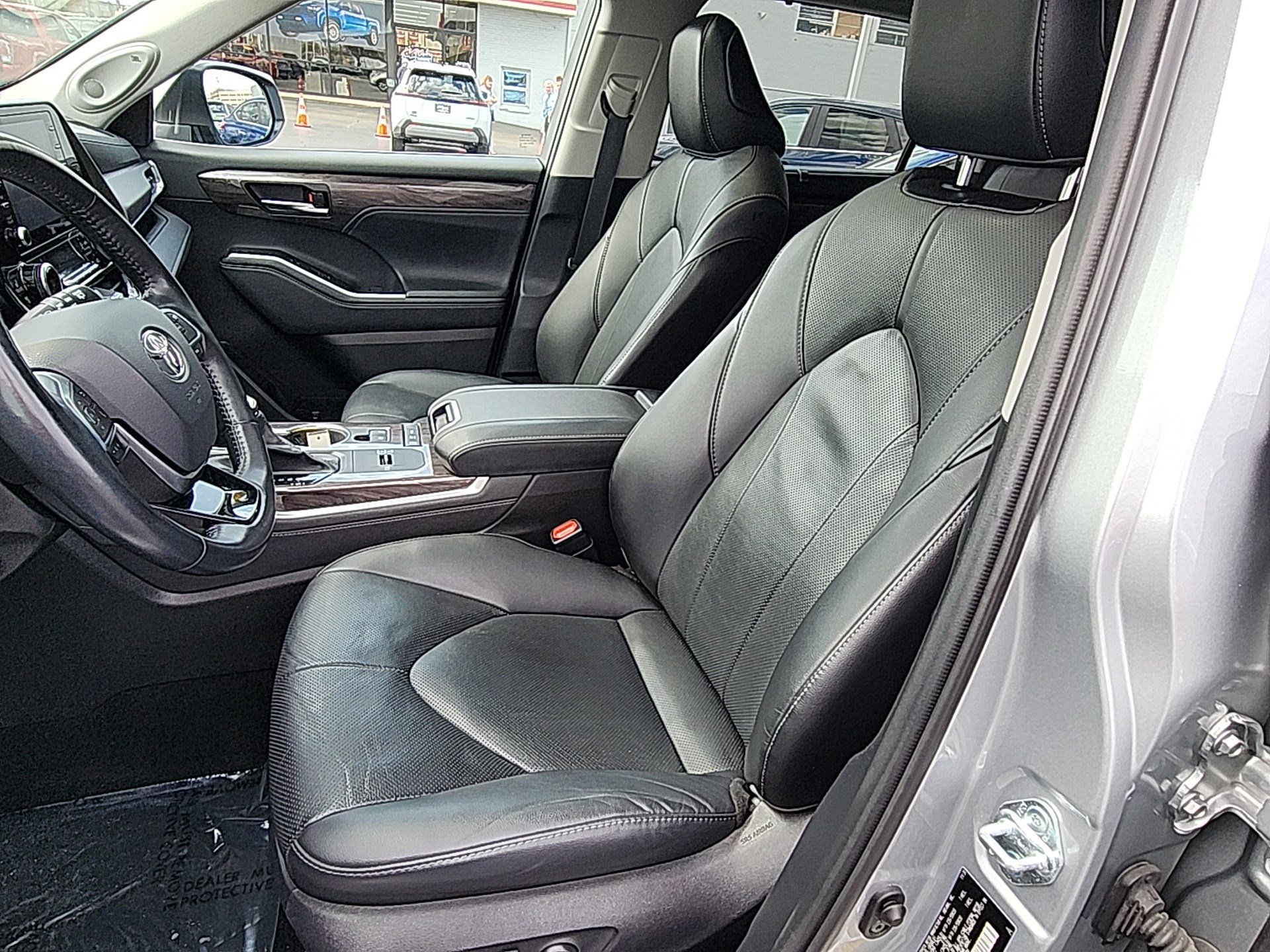 Certified 2021 Toyota Highlander Limited AWD/4WD image 22