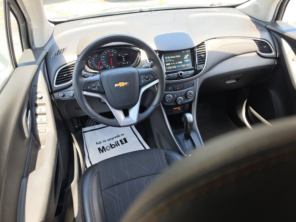 Used 2017 Chevrolet Trax LT w/ LT Convenience Package FWD image 7