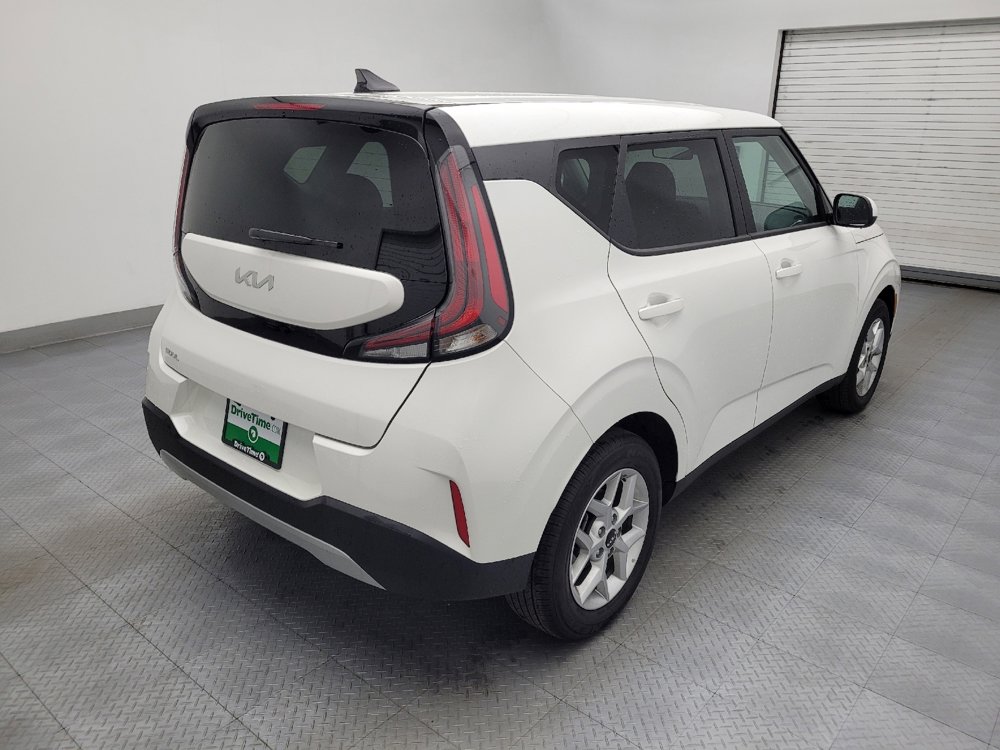 Used 2025 Kia Soul LX image 9