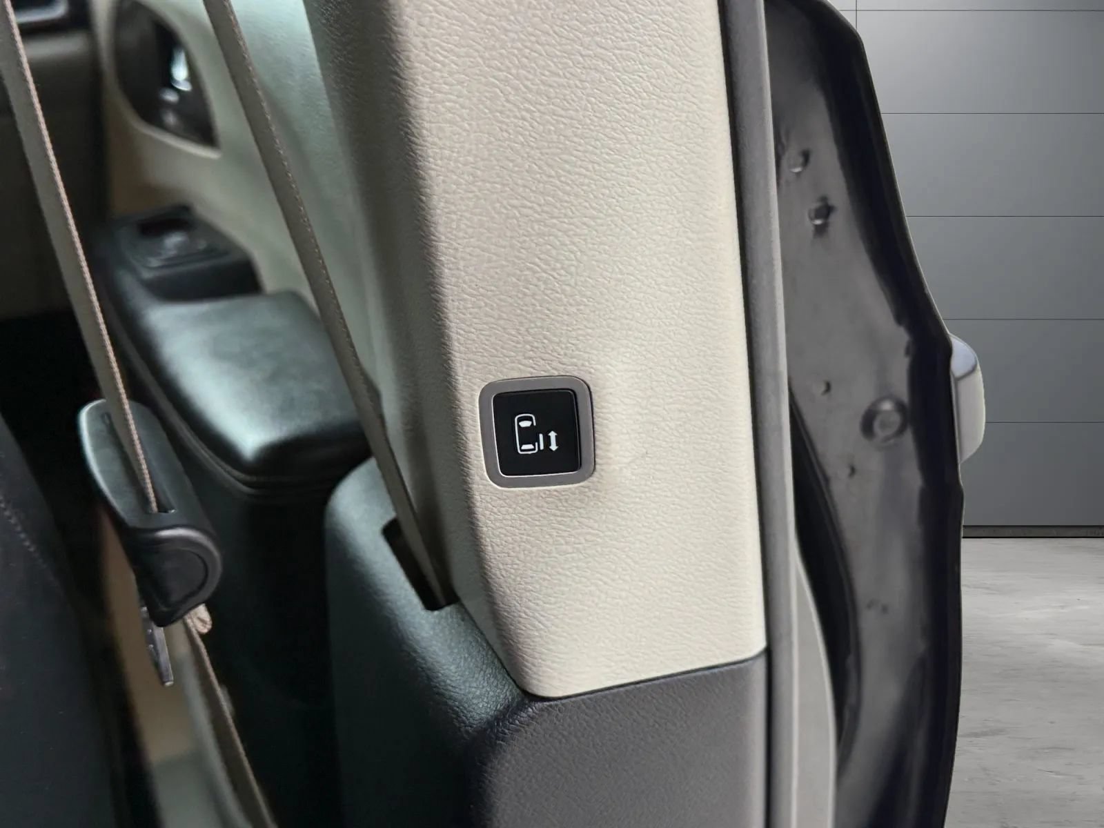 Used 2019 Chrysler Pacifica Touring-L FWD image 23