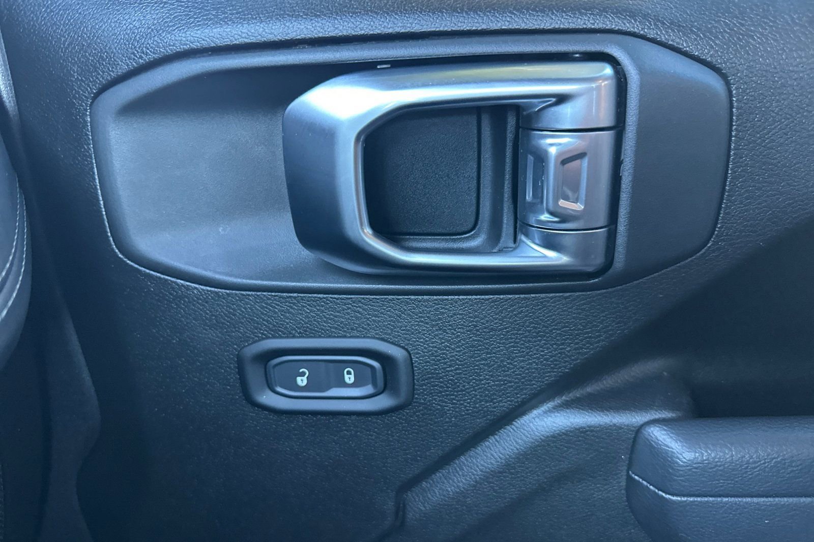 Certified 2025 Jeep Gladiator Rubicon w/ Safety Group image 18