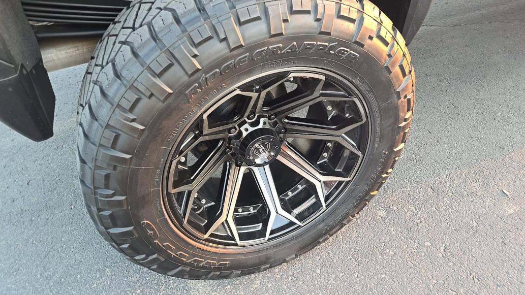 Used 2024 GMC Sierra 2500 AT4 w/ AT4 Premium Plus Package AWD/4WD image 10