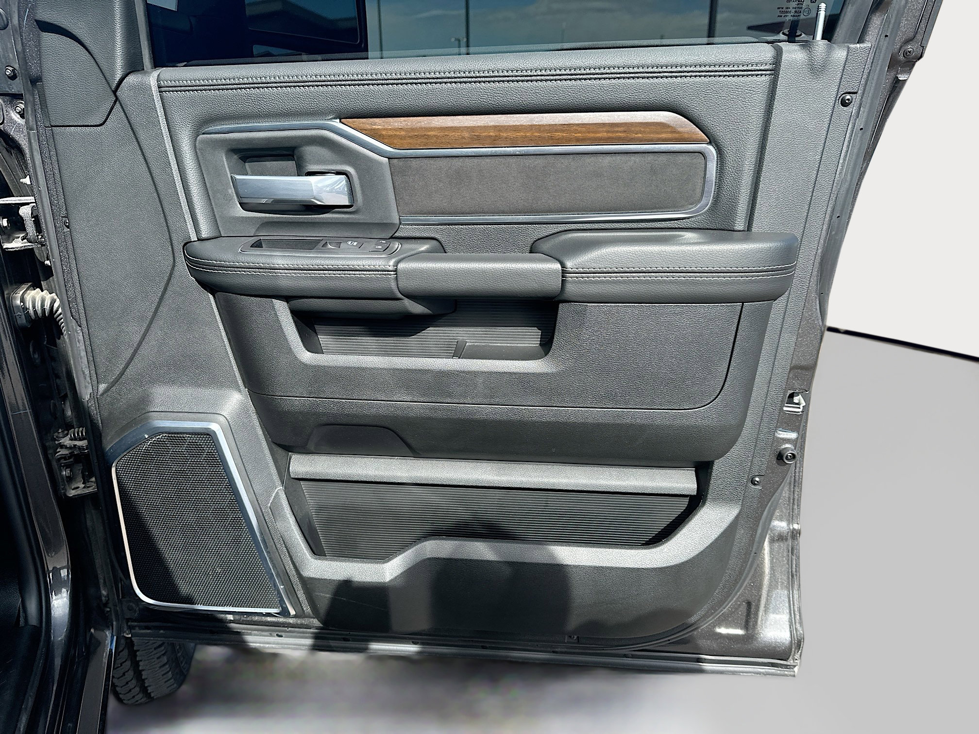 Used 2024 RAM 2500 Laramie w/ Safety Group image 33