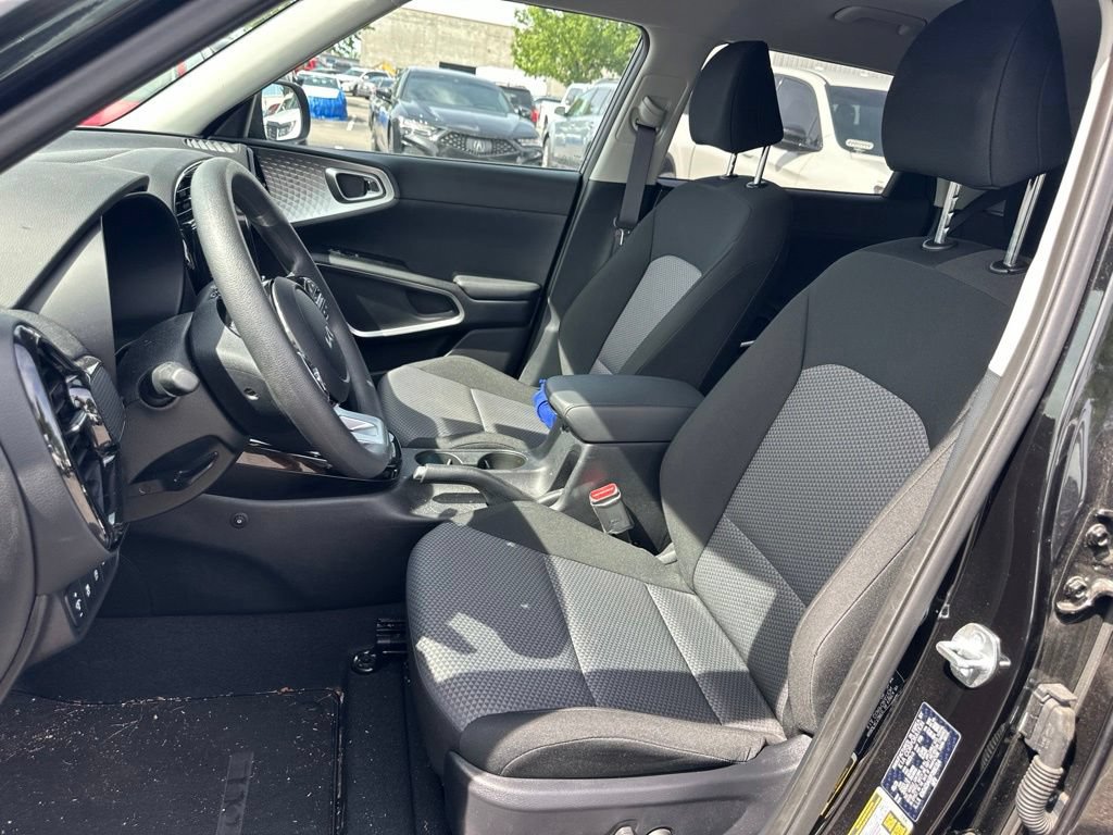 Used 2023 Kia Soul S FWD image 13