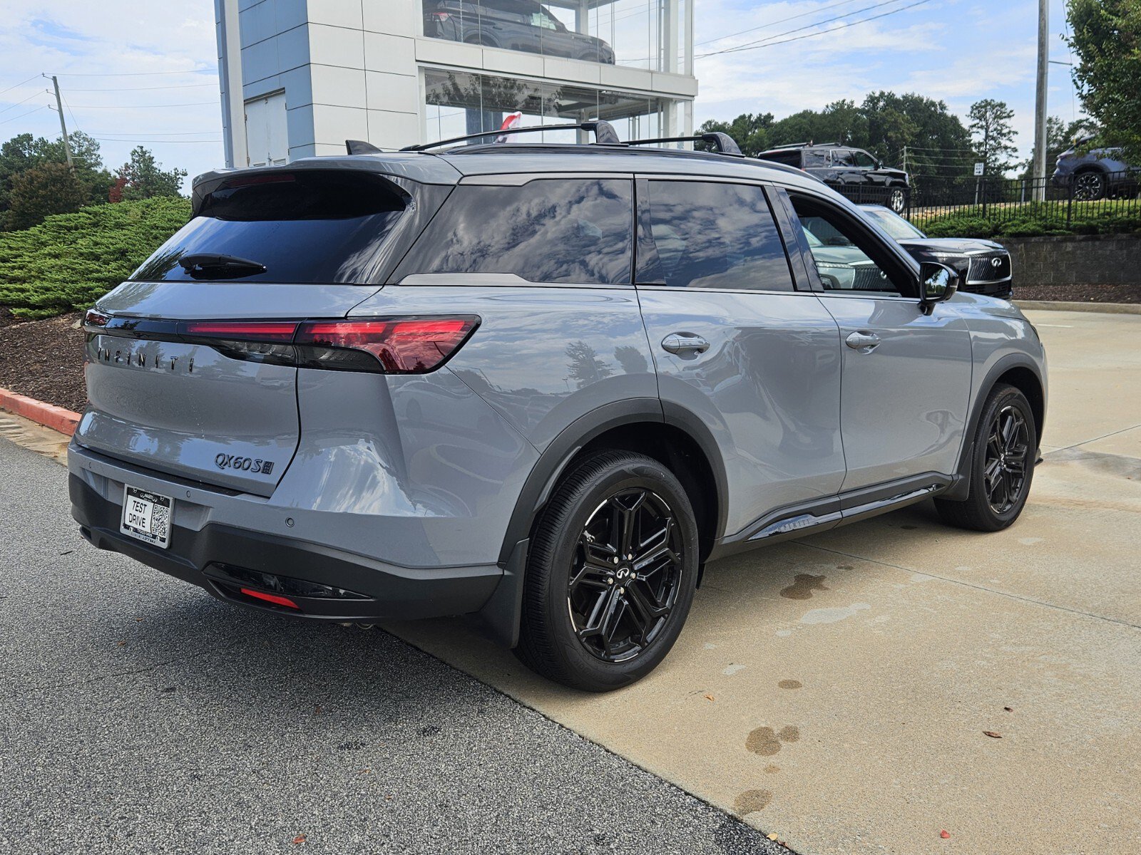 Certified 2026 INFINITI QX60 Sport w/ Dark Cargo Package AWD/4WD image 6