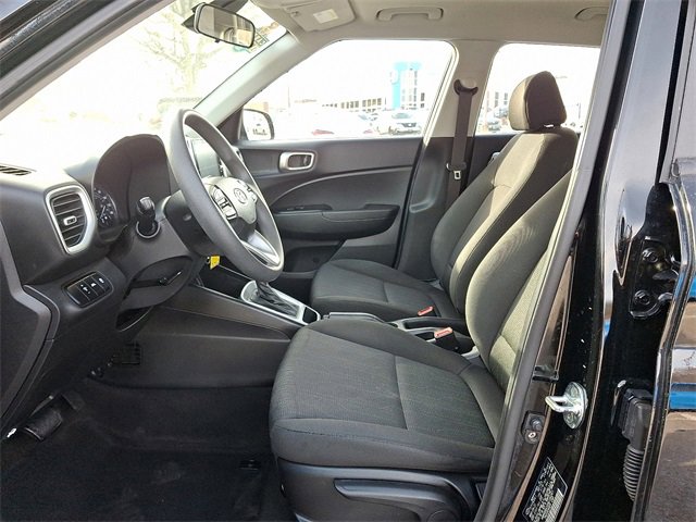 Used 2022 Hyundai Venue SE image 13