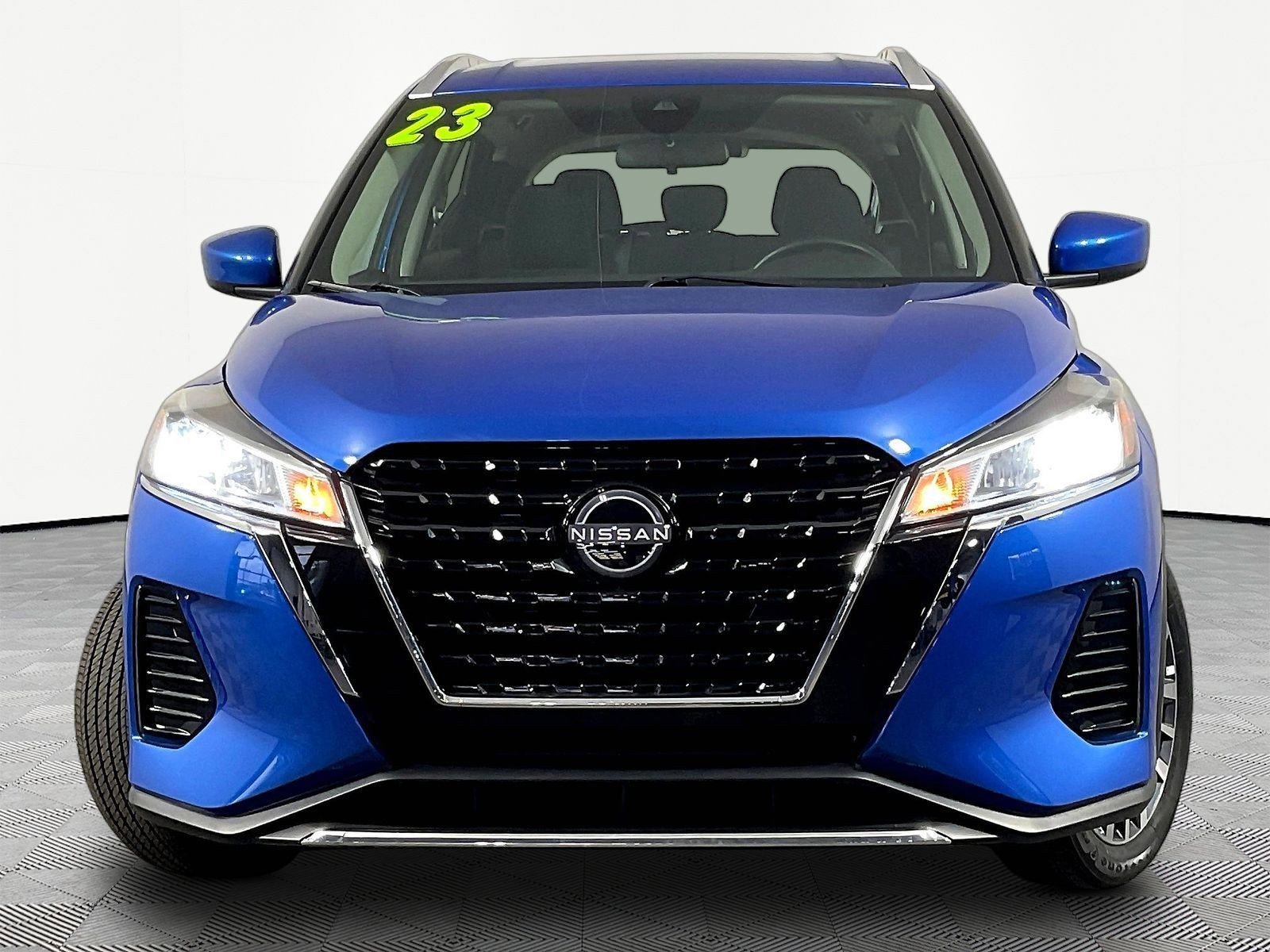 Used 2023 Nissan Kicks SV FWD image 2