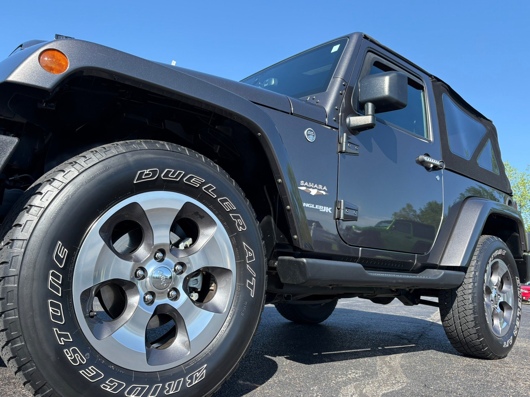 Used 2018 Jeep Wrangler Sahara w/ Connectivity Group AWD/4WD image 5