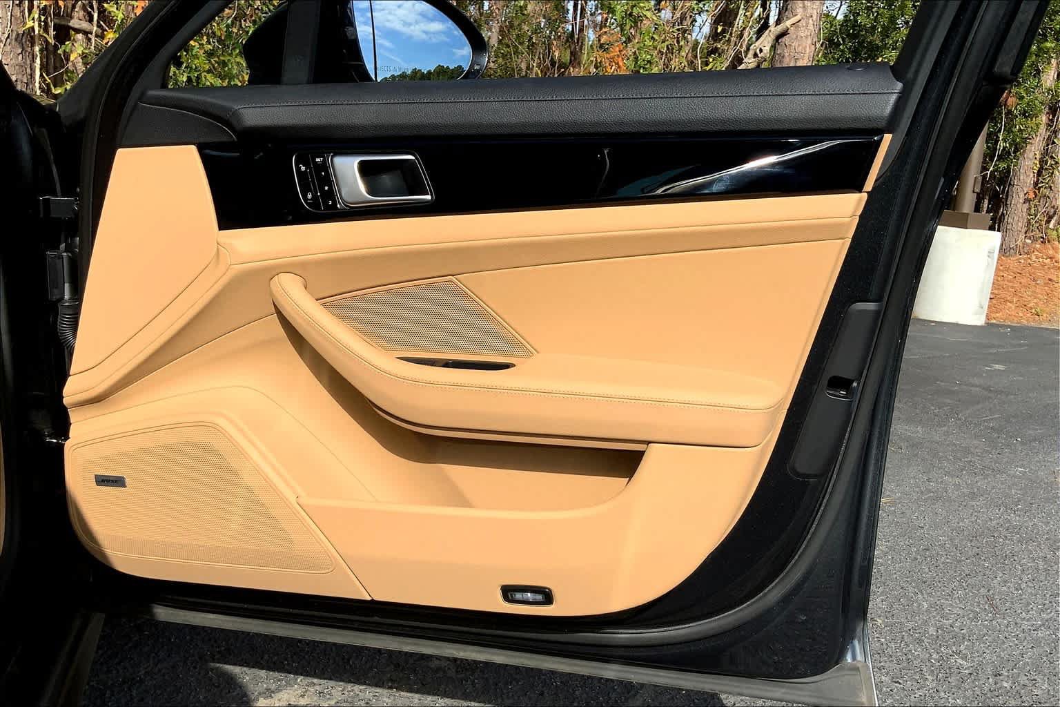 Used 2018 Porsche Panamera RWD image 23