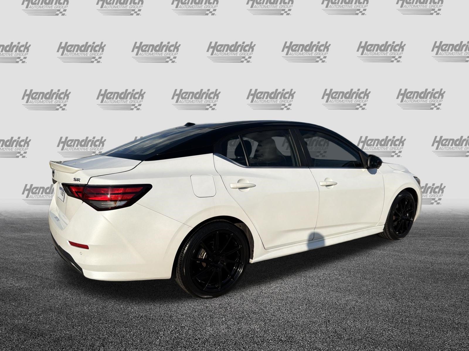Used 2022 Nissan Sentra SR w/ SR Premium Package FWD image 5