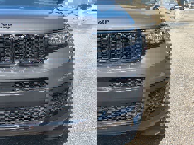 New 2025 Jeep Grand Cherokee L Altitude image 11