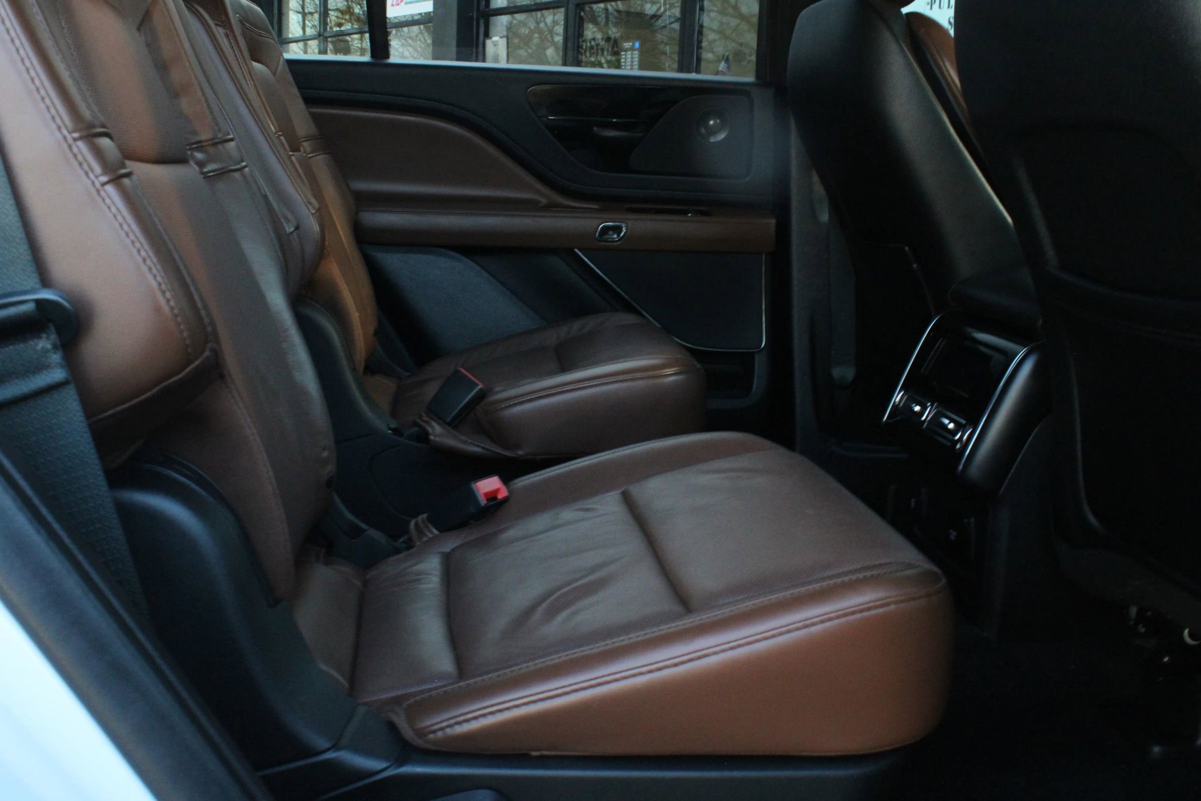 Used 2020 Lincoln Aviator Reserve w/ Equipment Group 201A image 38