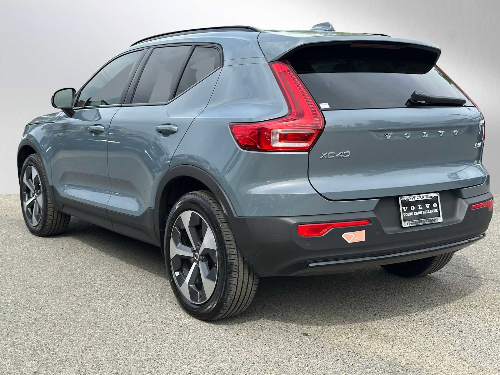 Certified 2023 Volvo XC40 B5 Plus w/ Protection Package Premier AWD/4WD image 6