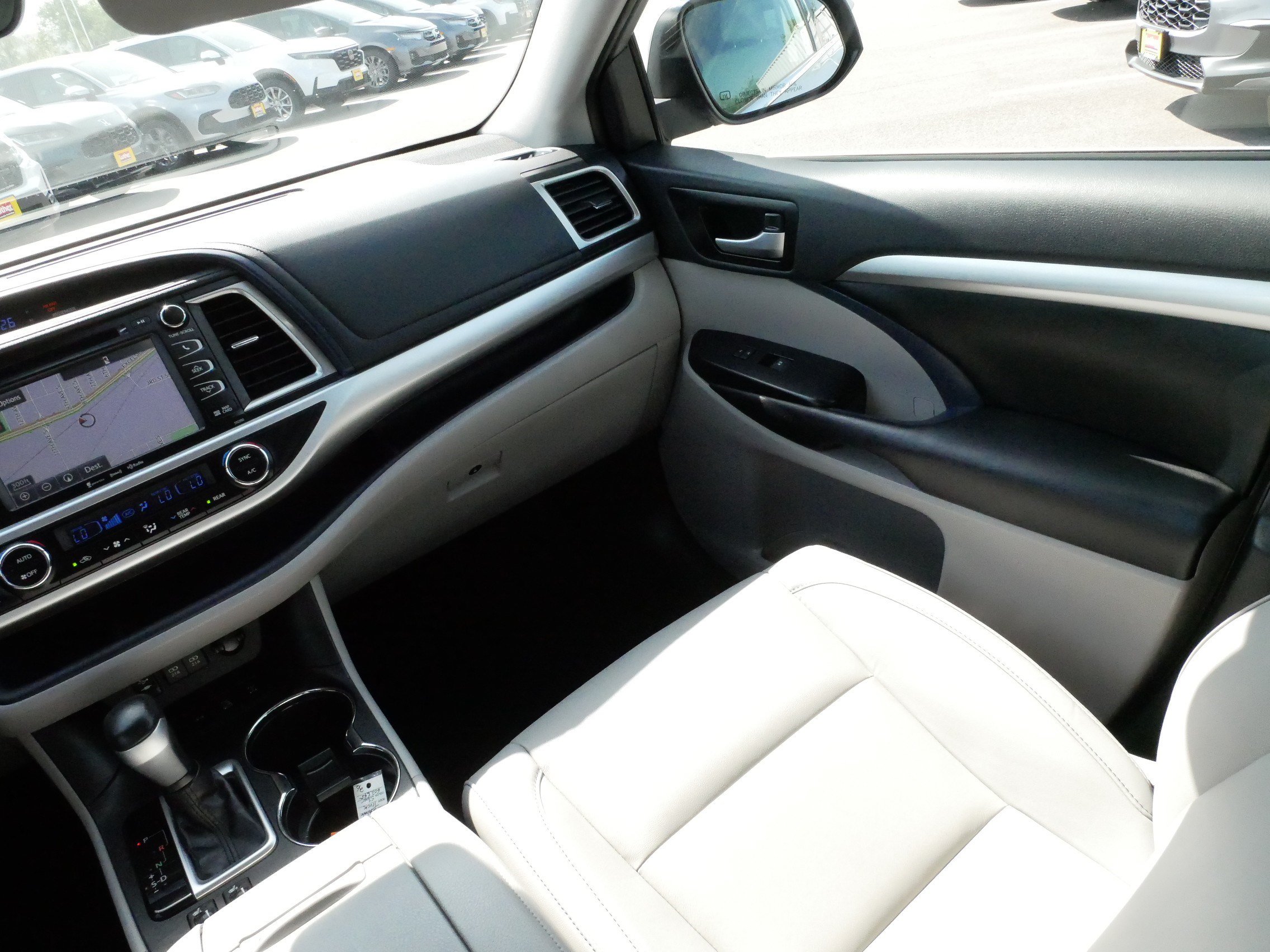 Used 2019 Toyota Highlander XLE AWD/4WD image 11