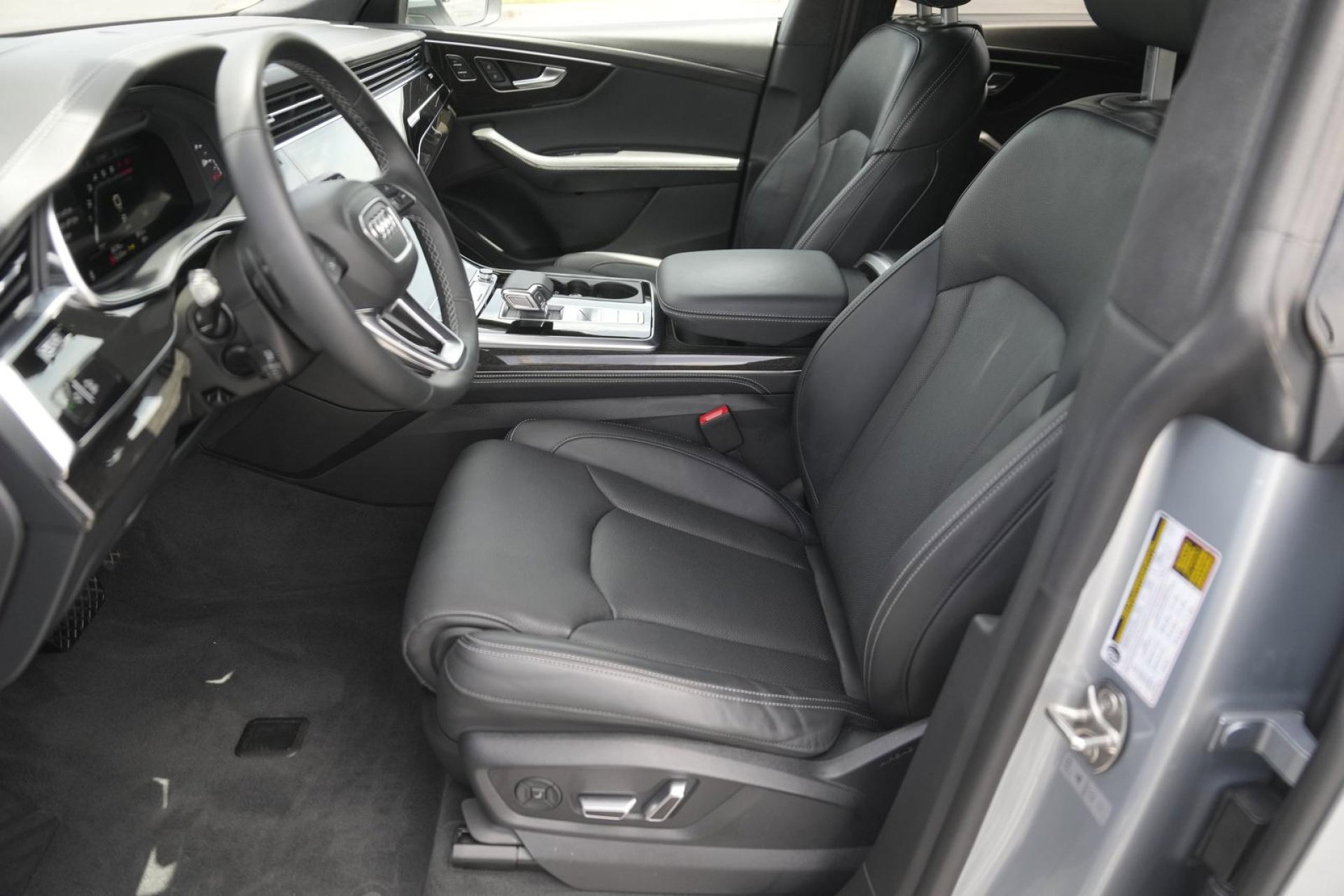 Certified 2025 Audi Q8 Prestige w/ Prestige Package image 9