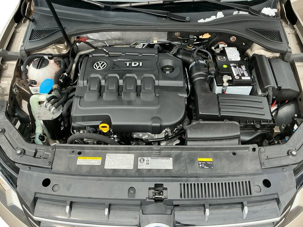 Used 2015 Volkswagen Passat TDI SEL Premium FWD image 24