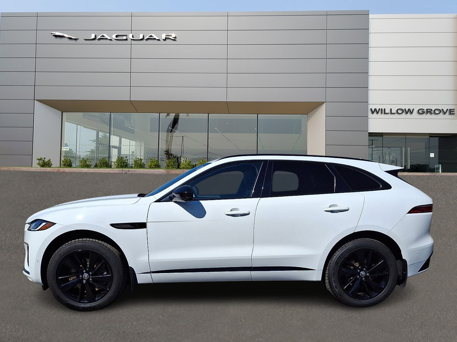Used 2026 Jaguar F-PACE R-Dynamic S image 6