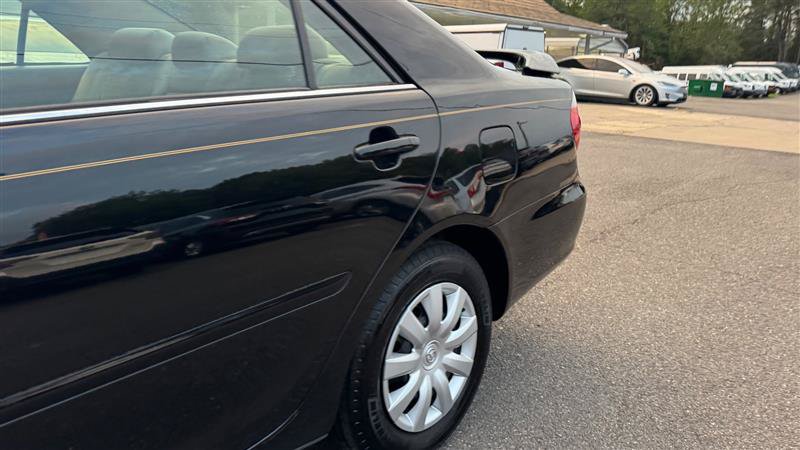 Used 2005 Toyota Camry LE FWD image 12