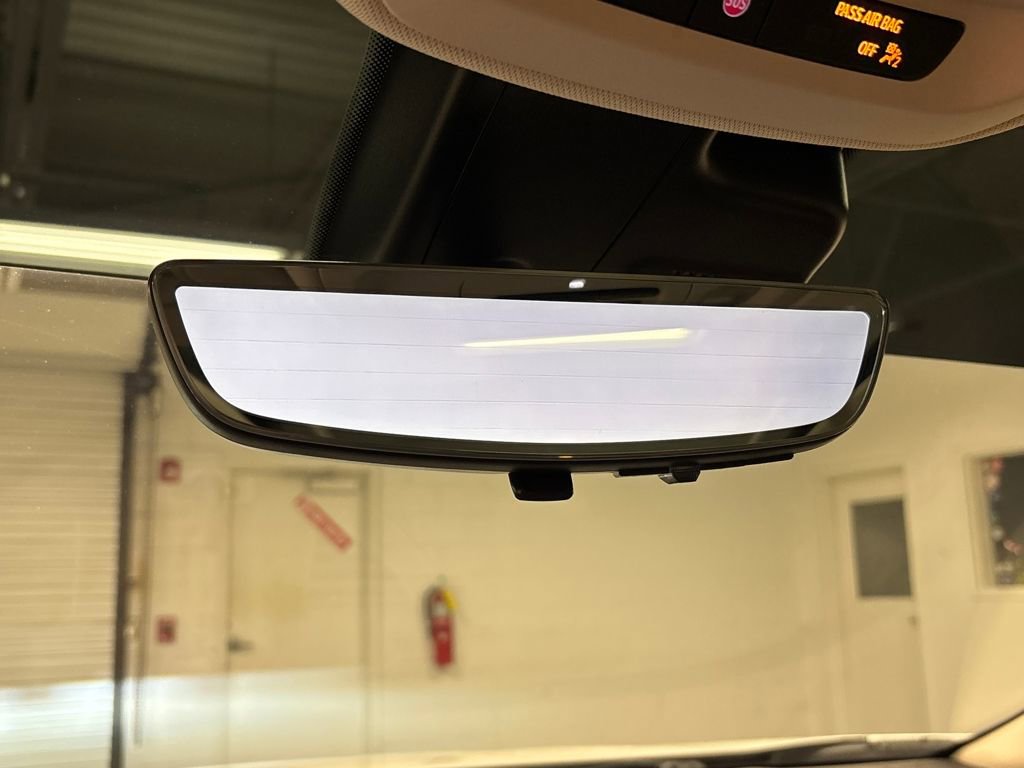 Used 2022 Buick Envision Avenir w/ Technology Package II image 40