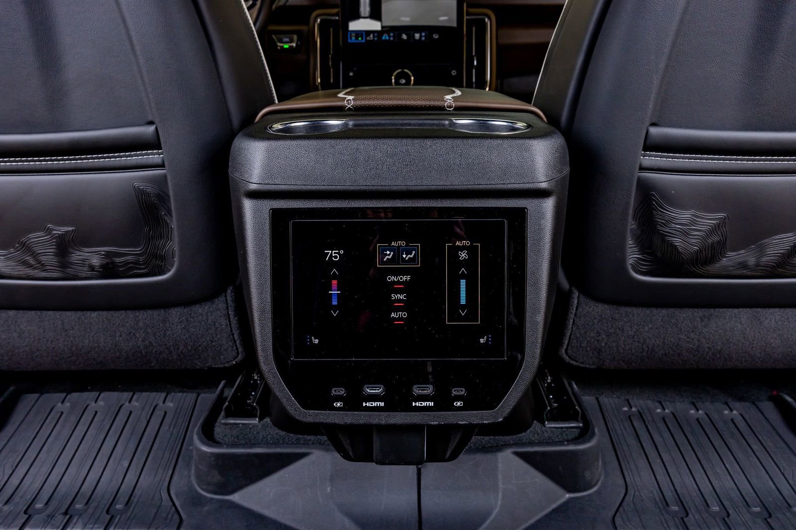 Used 2025 GMC Yukon XL Denali Ultimate AWD/4WD image 32