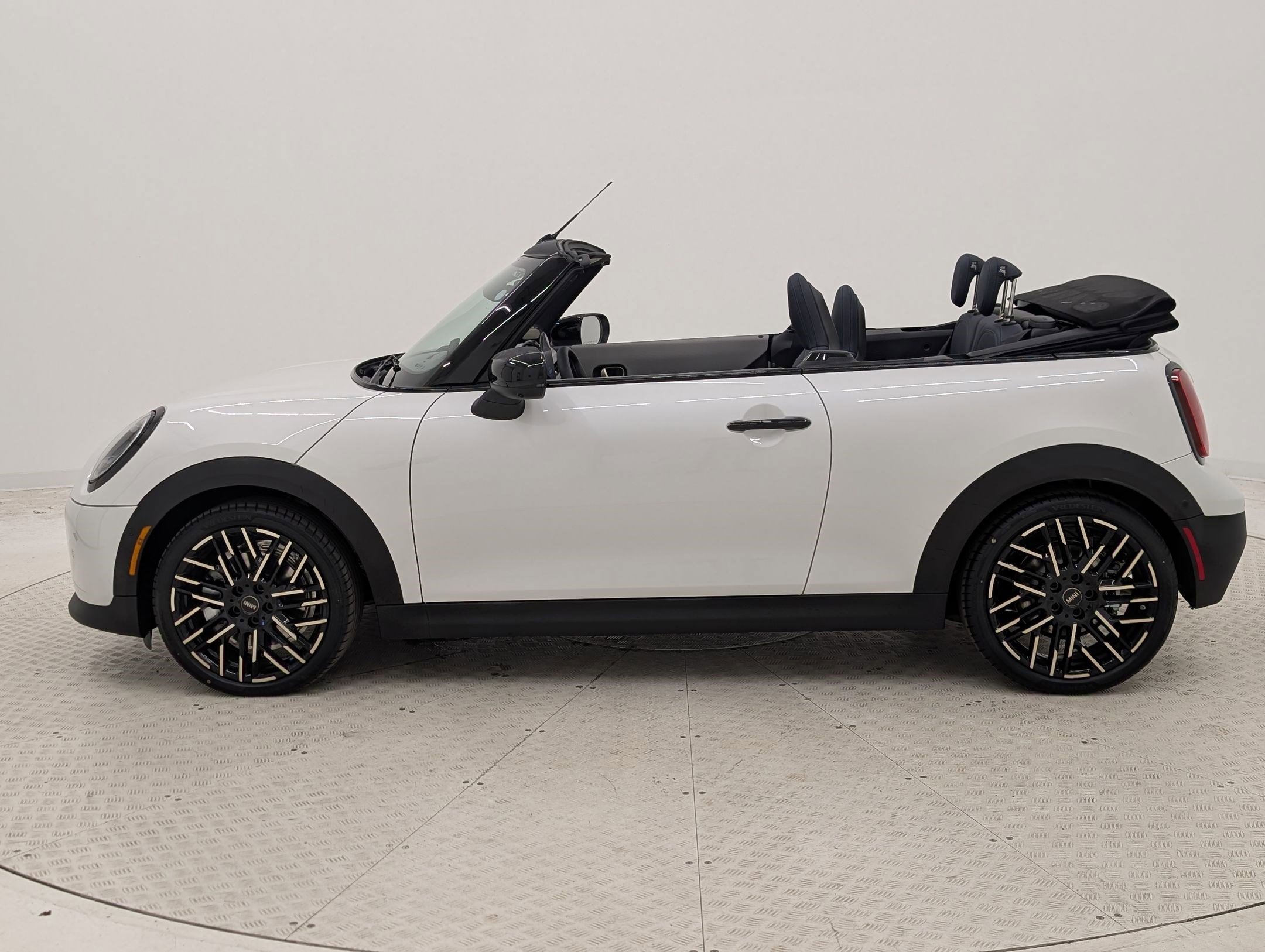 New 2026 MINI Cooper S image 2