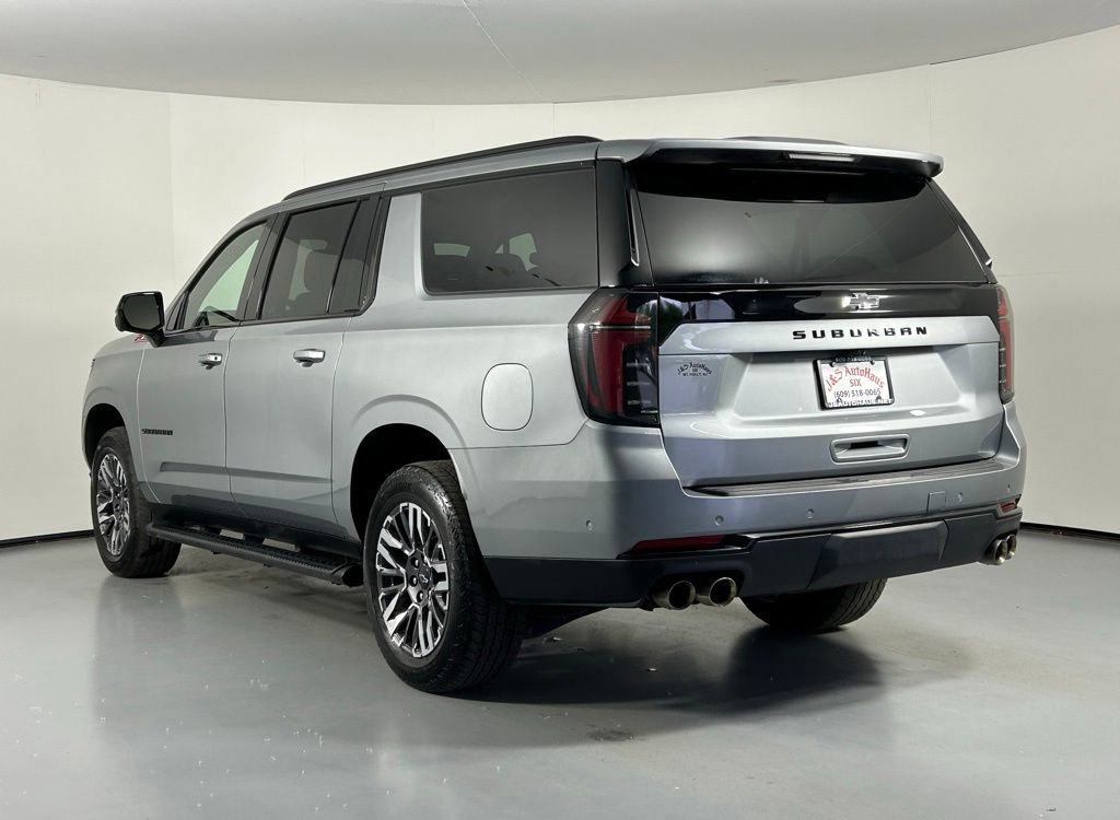 Used 2025 Chevrolet Suburban Z71 AWD/4WD image 5