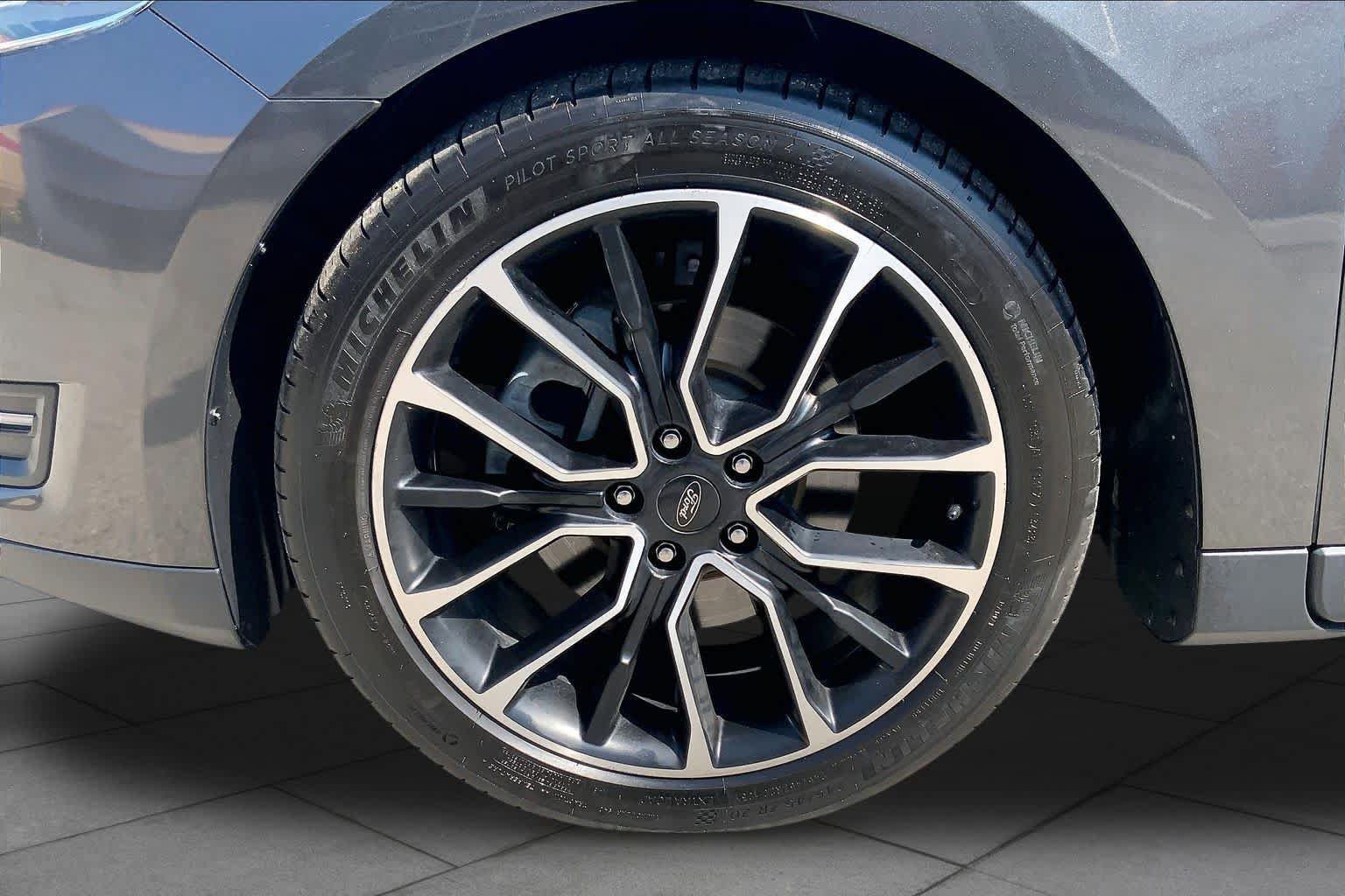 Used 2018 Ford Taurus SEL w/ Equipment Group 201A FWD image 10