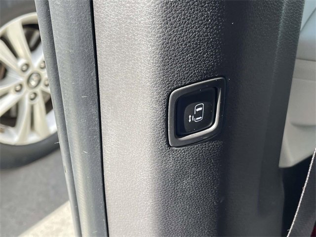 Used 2023 Kia Carnival LX image 12