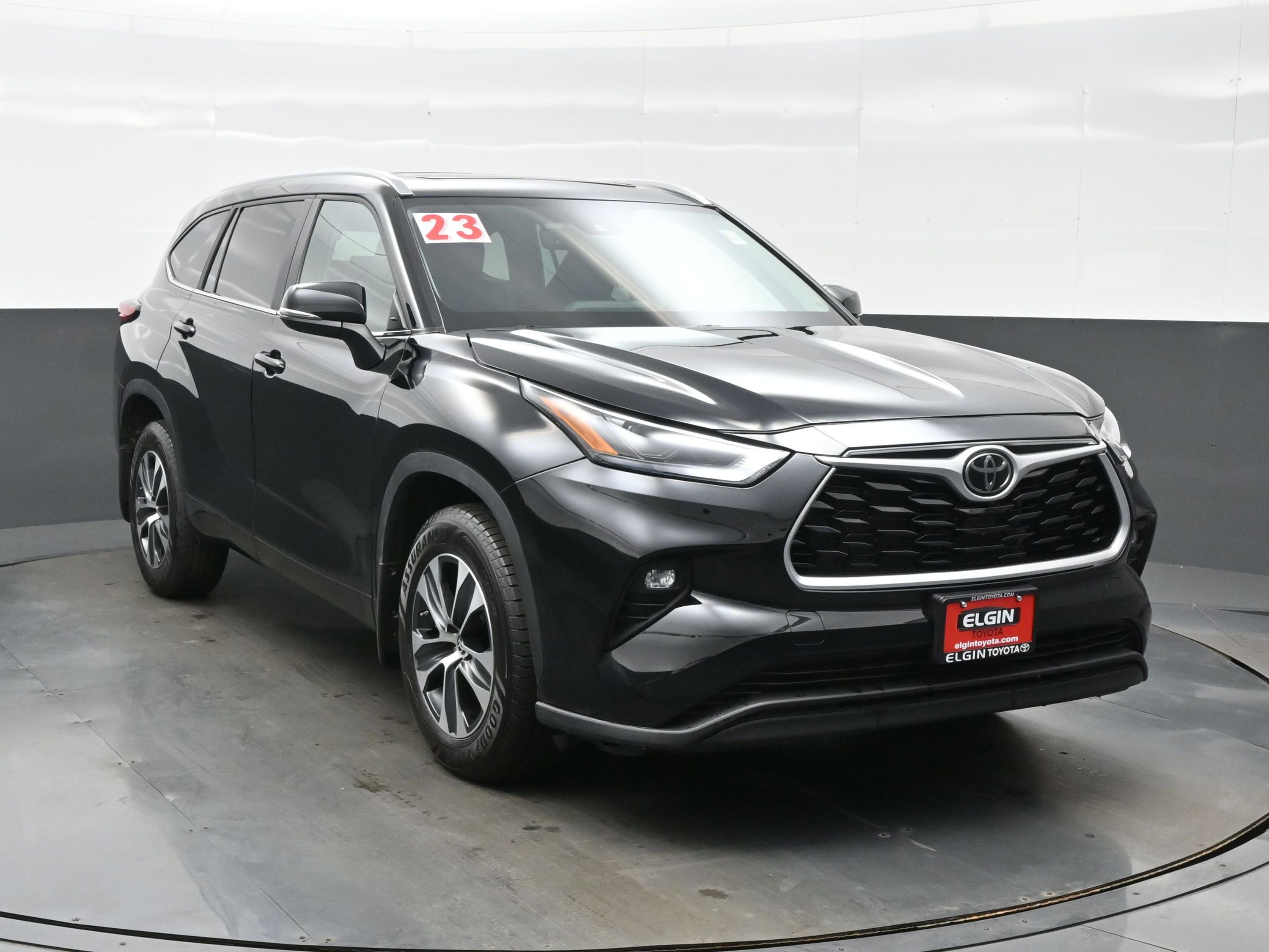 Used 2023 Toyota Highlander XLE AWD/4WD image 8