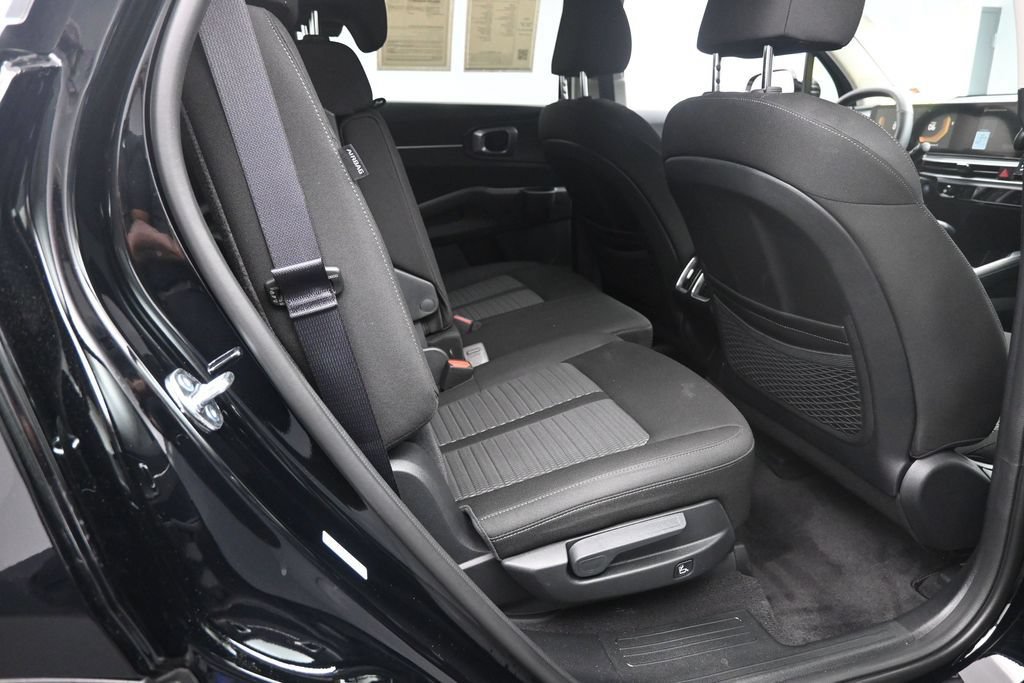 Used 2026 Kia Sorento LX FWD image 24