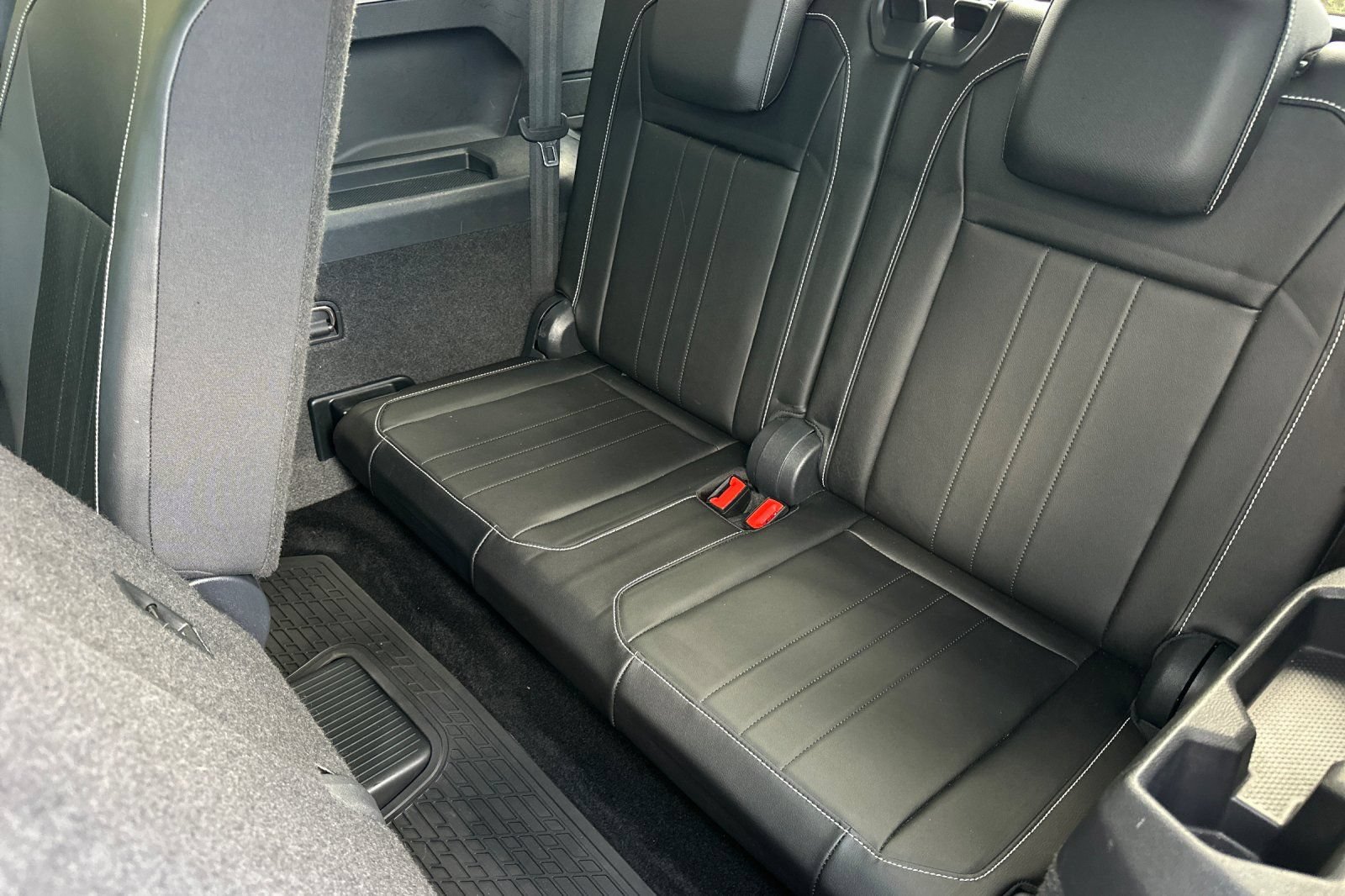 Used 2023 Volkswagen Tiguan SE w/ Panoramic Sunroof Package FWD image 15