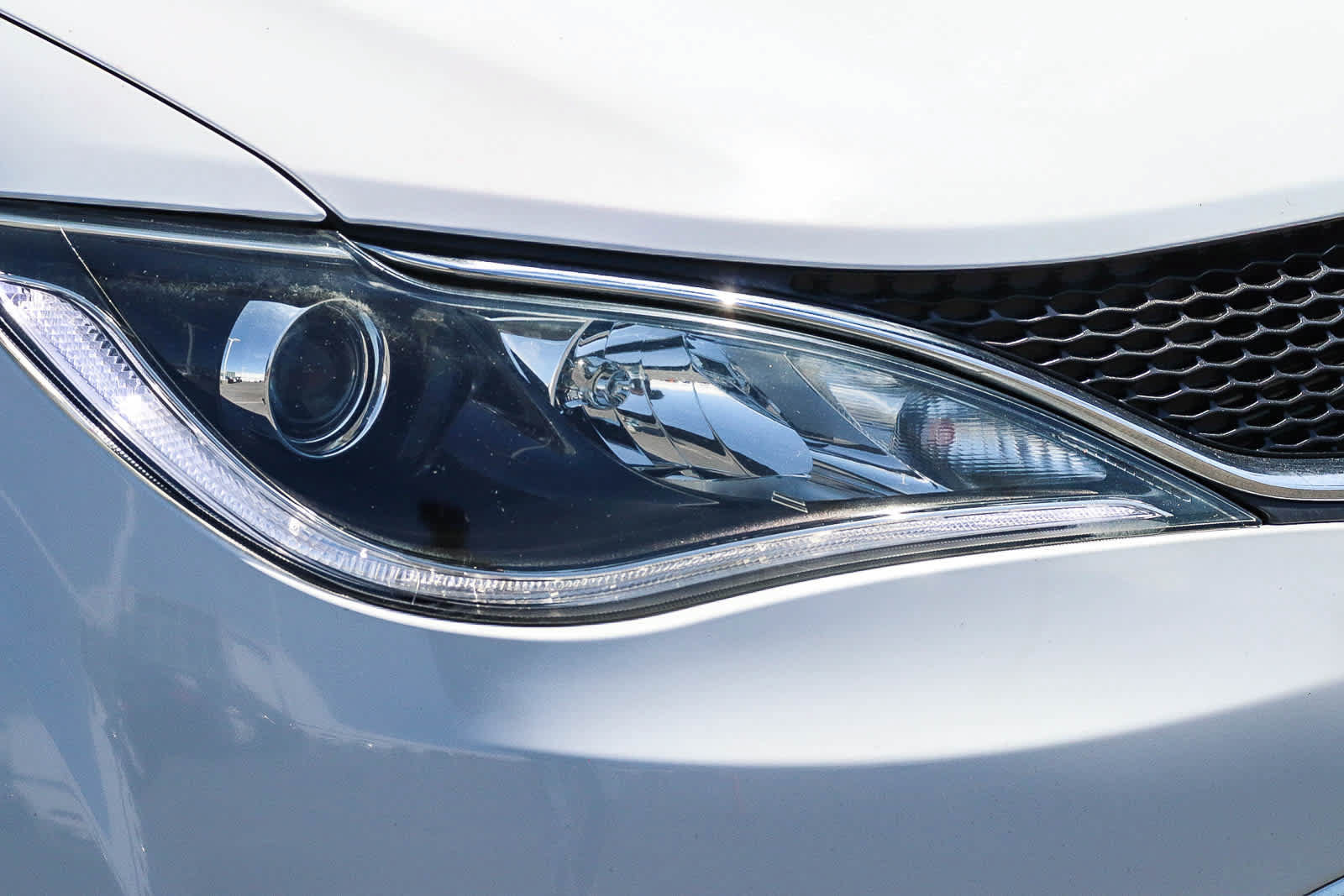 Used 2019 Chrysler Pacifica Limited FWD image 4