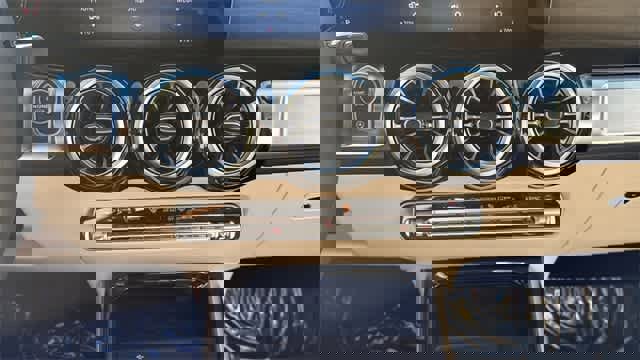 Certified 2025 Mercedes-Benz GLB 250 4MATIC image 42