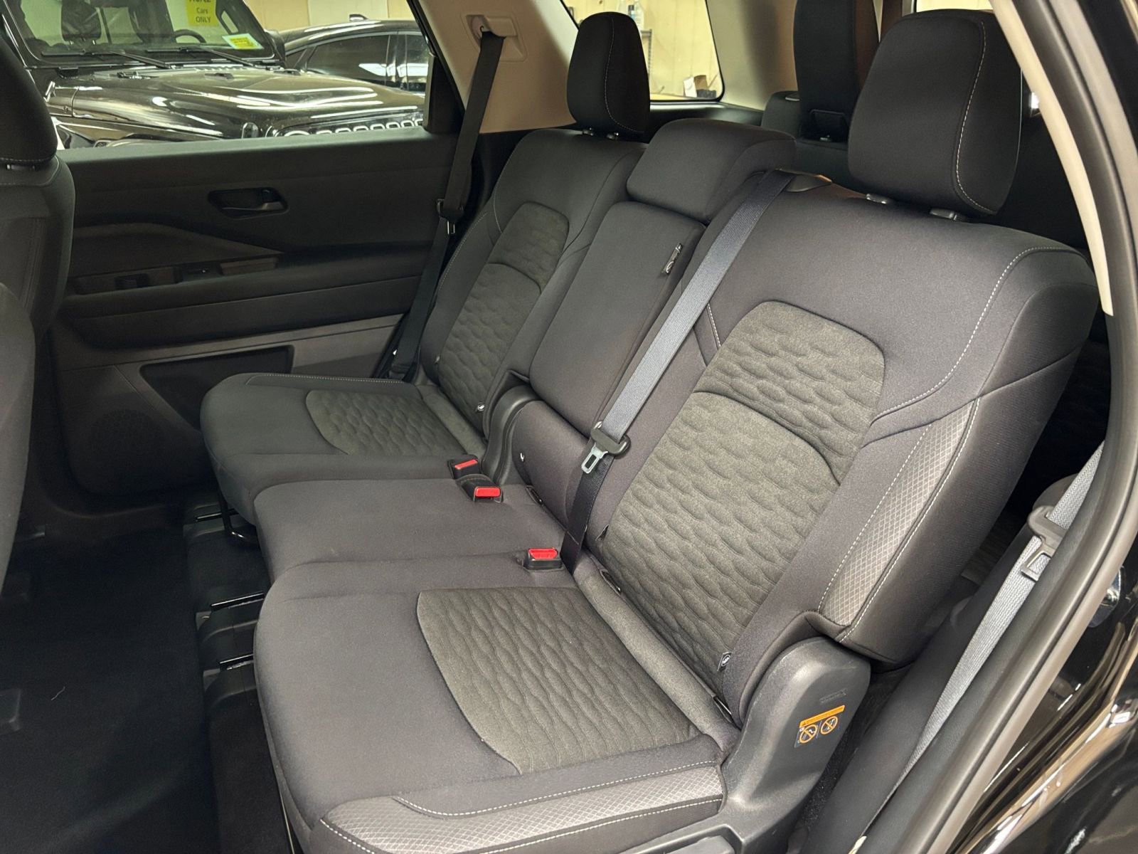 Used 2025 Nissan Pathfinder SV FWD image 41