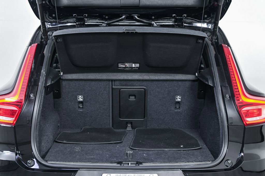 Certified 2025 Volvo XC40 B5 Plus image 31