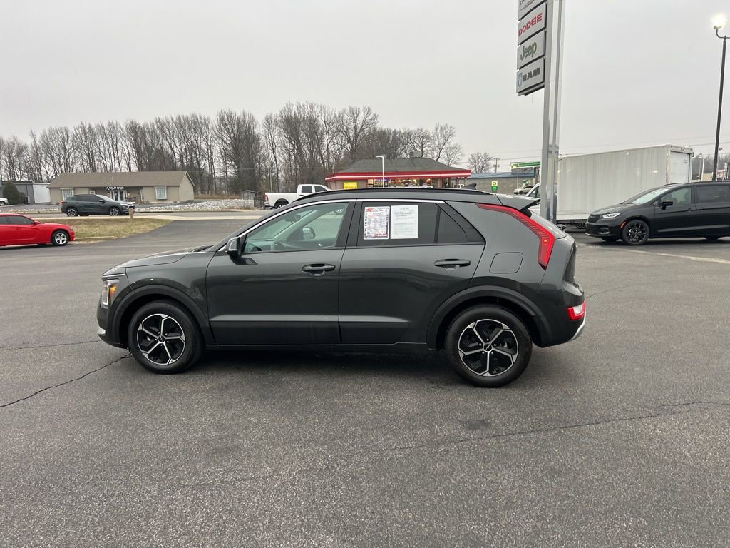 Used 2023 Kia Niro EX image 6