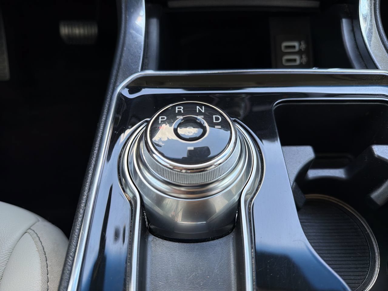 Used 2019 Ford Edge Titanium FWD image 25