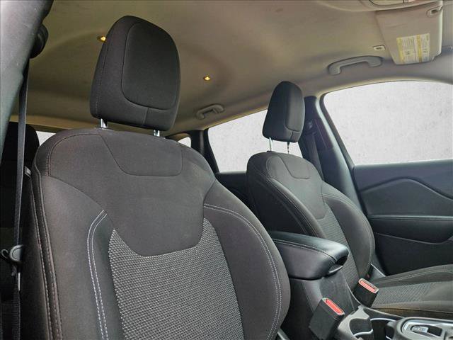 Used 2019 Jeep Cherokee Latitude w/ Popular Appearance Group FWD image 19