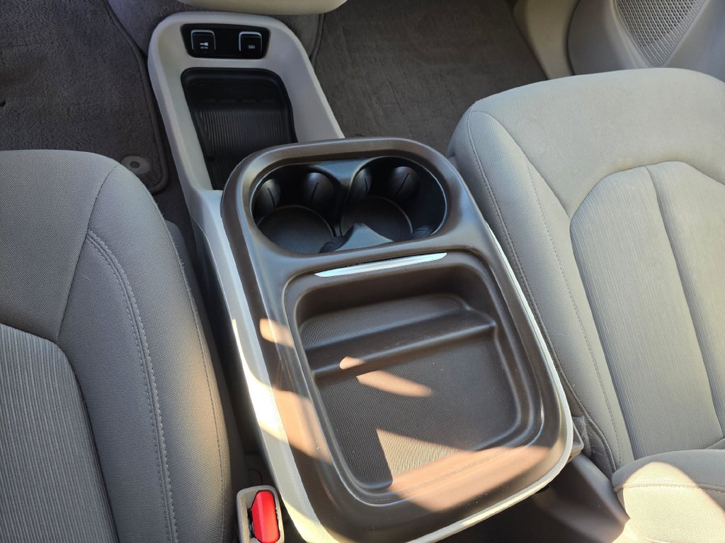 Used 2020 Chrysler Pacifica Touring w/ Tire & Wheel Group FWD image 28