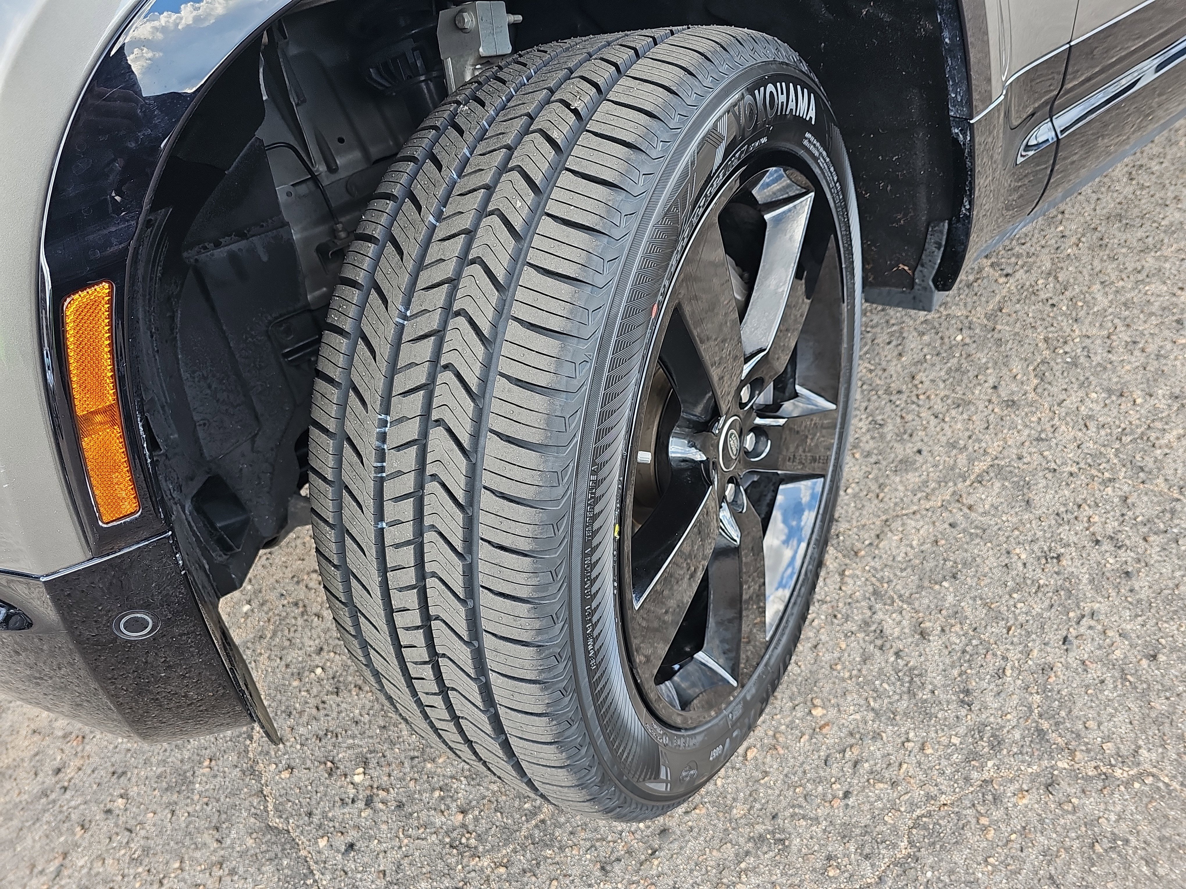 Used 2024 Land Rover Defender 110 X-Dynamic SE image 34