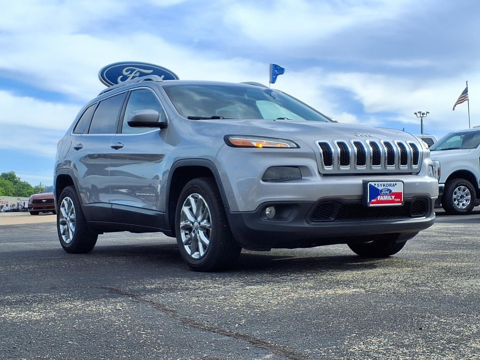 Used 2017 Jeep Cherokee Latitude FWD image 4