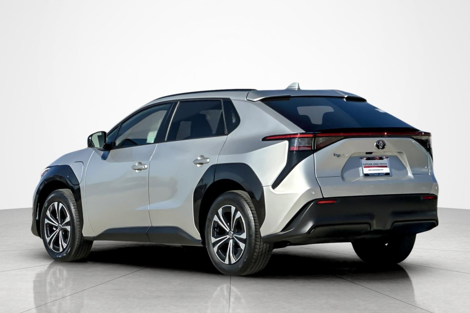 Used 2023 Toyota bZ4X XLE w/ Weather Package image 3