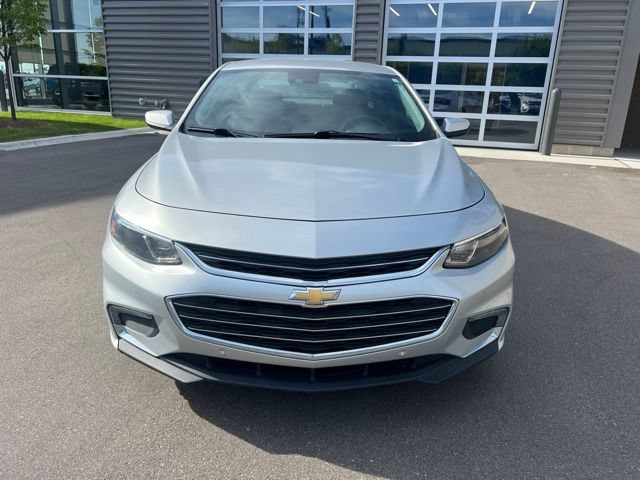 Used 2017 Chevrolet Malibu LT w/ Driver Confidence Package FWD image 2