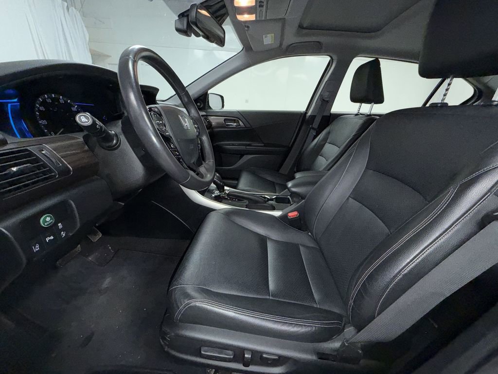 Used 2017 Honda Accord Touring image 13
