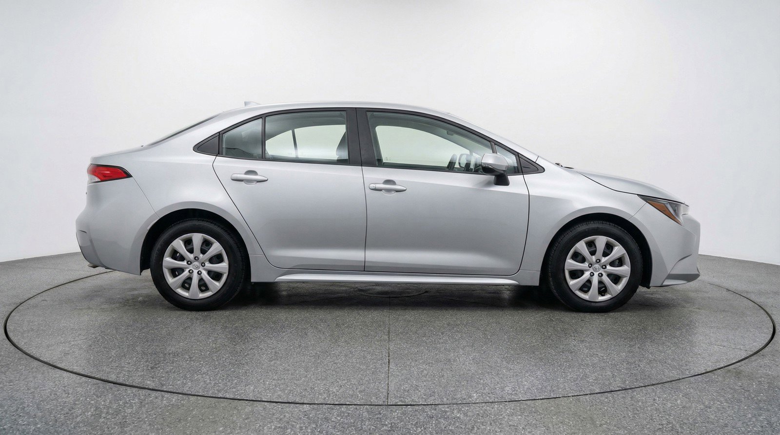 Used 2025 Toyota Corolla LE image 11