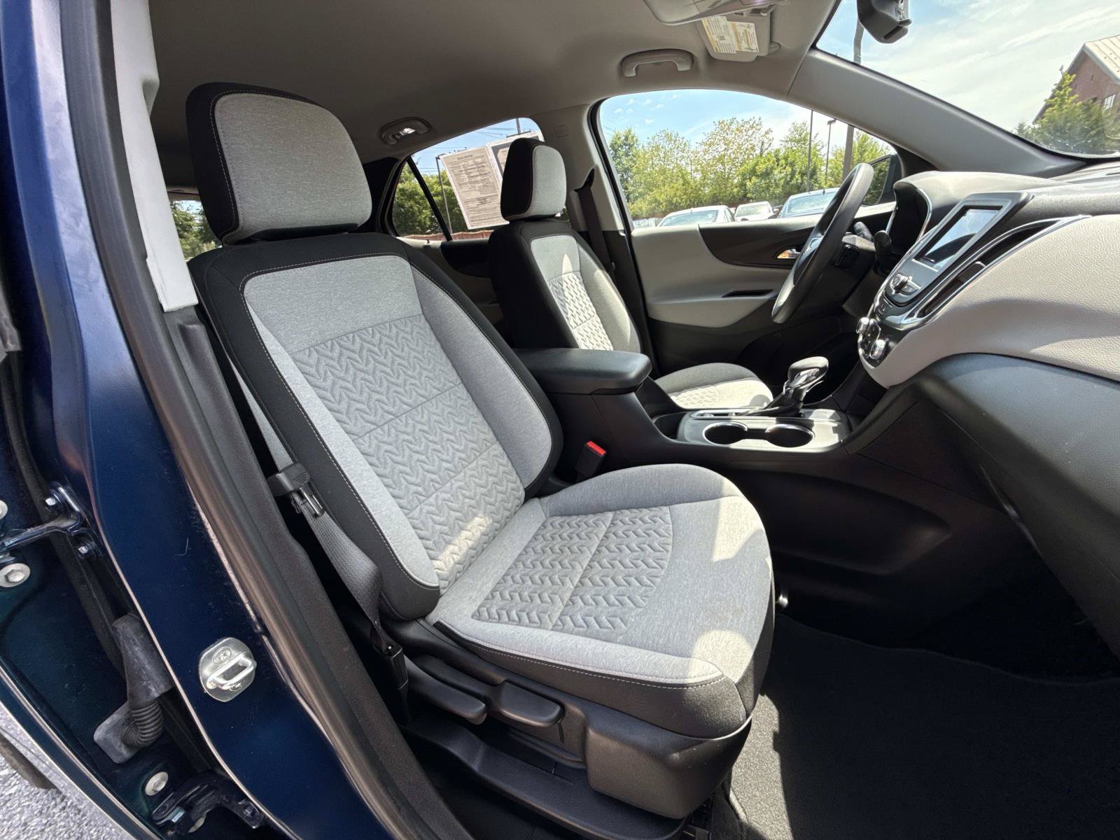 Used 2022 Chevrolet Equinox LS w/ LS Convenience Package FWD image 13