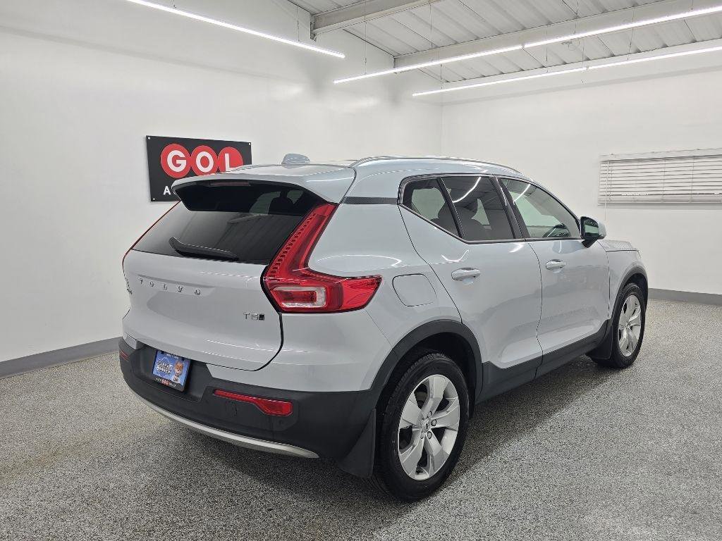 Used 2021 Volvo XC40 T5 Momentum AWD/4WD image 7