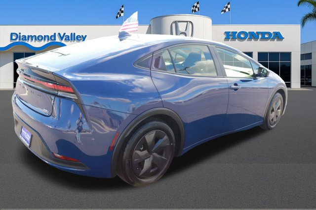 Used 2025 Toyota Prius LE image 6